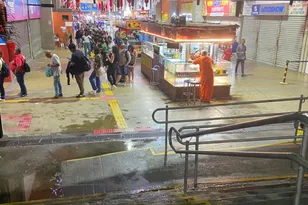 Imagem ilustrativa da imagem Passageiros enfrentam noite de filas enormes no terminal de Niterói