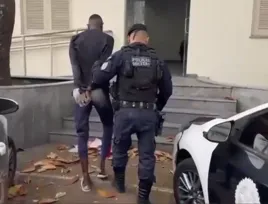 Imagem ilustrativa da imagem Polícia acha esconderijo e prende foragido em Niterói; vídeo