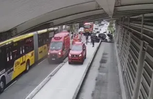 Imagem ilustrativa da imagem Policial sofre mal súbito ao volante e viatura bate em mureta do BRT