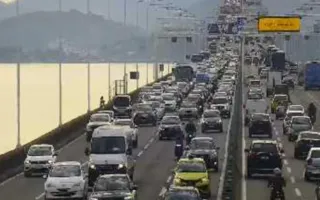 Imagem ilustrativa da imagem Ponte Rio-Niterói amanhece travada: veja o tempo de travessia