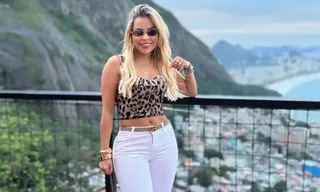 Imagem ilustrativa da imagem Prefeita viraliza após dançar forró de biquíni; vídeo
