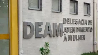 Imagem ilustrativa da imagem Preso após descumprir medida protetiva e ameaçar ex em show