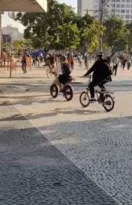 Imagem ilustrativa da imagem Proibido? Infratores transformam calçadas de Niterói em pistas