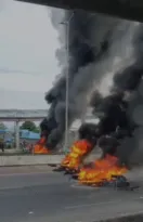 Imagem ilustrativa da imagem Protesto fecha Niterói-Manilha nos dois sentidos; vídeo