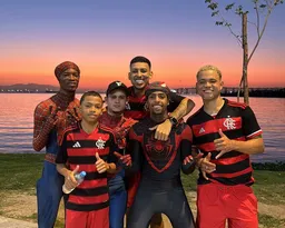 Imagem ilustrativa da imagem Quem são os 'homens-aranhas' que estão divertindo nas ruas de Niterói