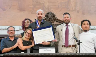 Imagem ilustrativa da imagem Rapper Felipe Ret recebe a Medalha Tiradentes da Alerj