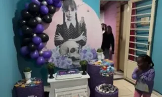 Imagem ilustrativa da imagem Reação de menininha com festa de 'Wandinha' emociona a web