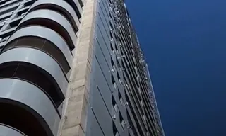 Imagem ilustrativa da imagem Traficante é preso após jogar droga pela janela de condomínio no Rio