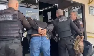 Imagem ilustrativa da imagem Traficante repleto de passagens é preso com armas falsas em Maricá