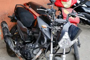 Imagem ilustrativa da imagem Tragédia em São Gonçalo: acidente de moto mata jovem na hora