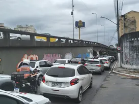 Imagem ilustrativa da imagem Trânsito intenso complica vias importantes de Niterói