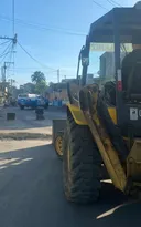 Imagem ilustrativa da imagem Trator da PM arranca 15 toneladas de barricadas em São Gonçalo