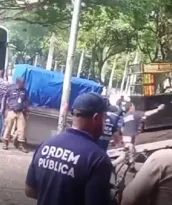 Imagem ilustrativa da imagem Tumulto na Lapa: manifestantes e guardas trocam pedradas