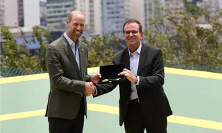 Imagem ilustrativa da imagem Um príncipe no Rio! William recebe as chaves da cidade