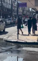 Imagem ilustrativa da imagem Vazamento de esgoto atormenta no Centro de Niterói; vídeo