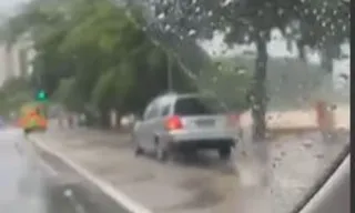 Imagem ilustrativa da imagem Veja as consequências para o motorista que invadiu o calçadão de Icaraí, em Niterói