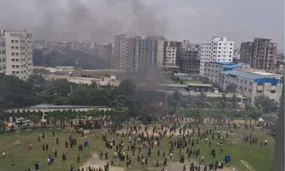 Imagem ilustrativa da imagem Vídeo: avião militar cai em campus escolar e deixa mortos