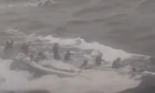 Imagem ilustrativa da imagem Vídeo: canoas viram durante temporal em praia de Niterói