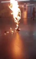 Imagem ilustrativa da imagem Vídeo: idoso taca fogo no próprio corpo dentro de estação do metrô