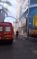 Imagem ilustrativa da imagem Vídeo: loja das Casas Bahia pega fogo em Nova Iguaçu