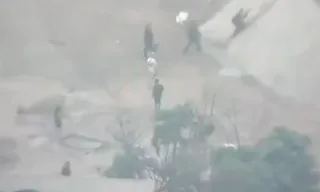 Imagem ilustrativa da imagem Vídeo mostra traficantes fugindo do Complexo da Penha