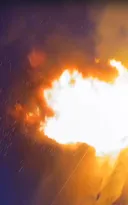 Imagem ilustrativa da imagem Vídeo: protesto com fogo interdita faixa da RJ-106