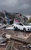 Imagem ilustrativa da imagem Vídeo: tornado deixa ao menos 5 mortos no Paraná