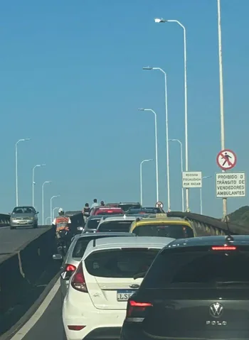 Acidente na Ponte deixa um ferido e complica trânsito em Niterói