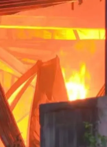 Incêndio atinge pavilhão da Ceasa no Rio