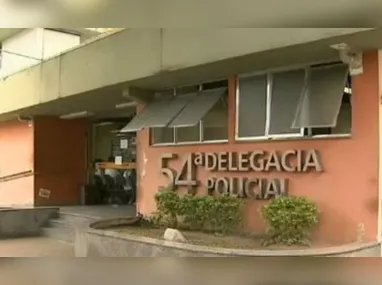Polícia chegou ao local após denúncias e encontrou a cena macabra dentro do imóvel