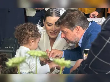 Imagem ilustrativa da imagem Apresentadora da Globo se casa com diretor e iguaria chama atenção