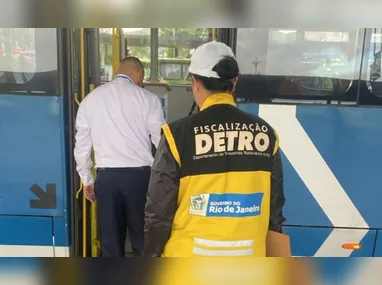Segundo informações, o motociclista teria colidido na traseira do caminhão