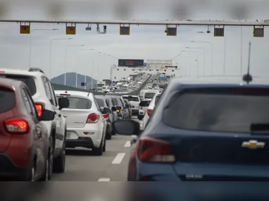 A dianteira de um dos caminhões ficou destruída