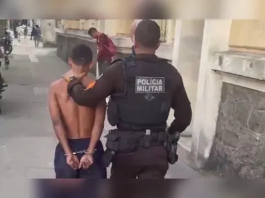 O criminoso estava dirigindo um carro roubado