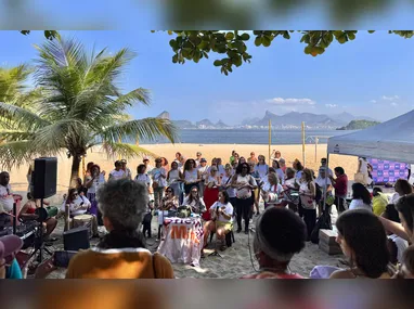 Imagem ilustrativa da imagem 'Minas' levam samba e mensagem para a Praia de Icaraí em Niterói