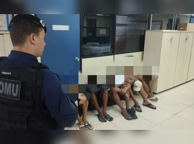 O preso foi autuado por porte ilegal de arma de fogo de uso restrito e organização criminosa armada
