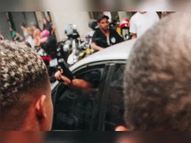 Imagem ilustrativa da imagem Policial é preso após atirar durante protesto pela morte de jovem no Rio