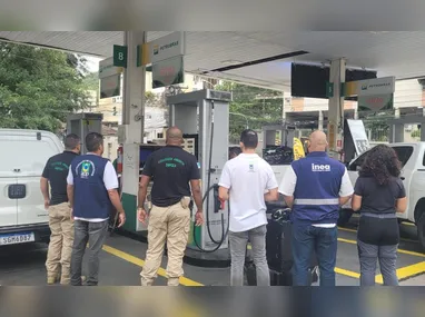Imagem ilustrativa da imagem Posto de gasolina é interditado em Niterói por combustível adulterado