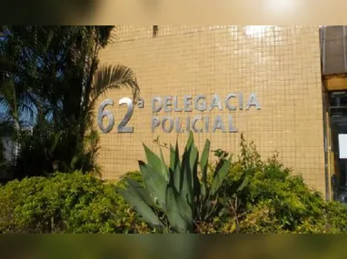 Segundo relato da polícia um carro passou em frente à casa do político e efetuou disparos em sua direção