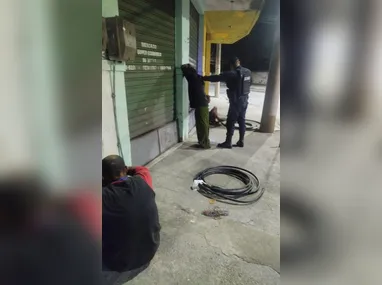 Área foi isolada para o trabalho da perícia