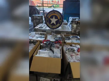Imagem ilustrativa da imagem Tudo falso! R$ 10 milhões em aparelhos eletrônicos apreendidos no Rio