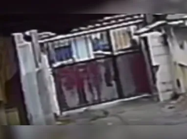 Imagem ilustrativa da imagem Vídeo flagra morte de ex-vereador a tiros na Baixada