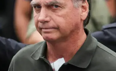 Imagem ilustrativa da imagem Bolsonaro permanece preso após alegar 'paranoia' para retirar tornozeleira