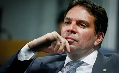 Imagem ilustrativa da imagem Moraes pede extradição de Alexandre Ramagem aos Estados Unidos