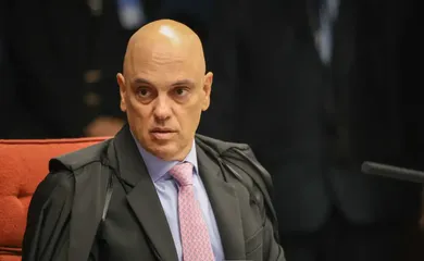 Imagem ilustrativa da imagem Moraes vota pela condenação de Bolsonaro e mais sete réus