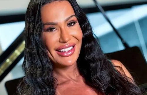 Arma na cabeça! Gracyanne Barbosa é rendida por assaltantes no Rio