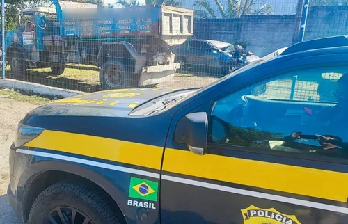 Caminhão com R$ 13 mil em multas é apreendido na BR-101, em Itaboraí