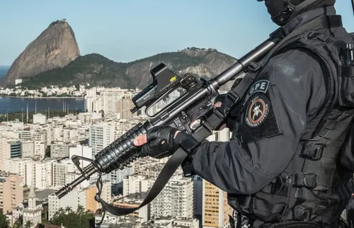 Sargento do Bope é preso apontado como informante do CV