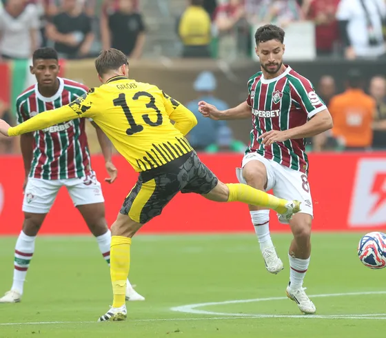 Fluminense pressiona, mas não sai do zero com o Borussia