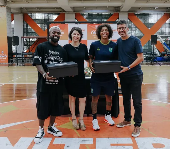 Rafaela Silva visita o CT Niterói Joga em Rede